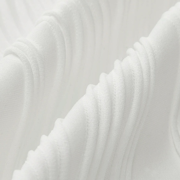 NWT square neck piping crop long sleeve top! - Picture 5 of 11